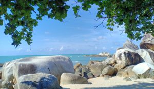 Pantai Turun Aban, Pesona Pantai Indah & Batuan Granit Eksotis